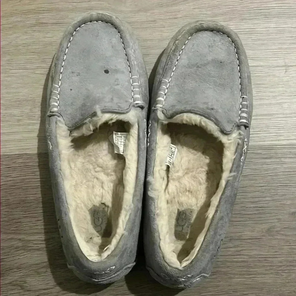 Ugg Slippers - Picture 3 of 4